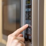 Cuptorul cu microunde – ajutor in bucatarie sau pericol pentru sanatate?