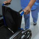 Care sunt caracteristicile unui scaun rulant si cum sa il alegi?