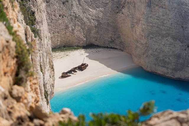 Zakynthos: insula cu ape turcoaz si plaje spectaculoase